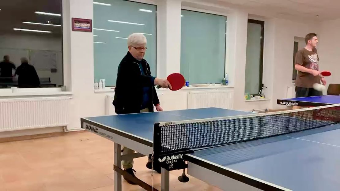 Renkama senjorų grupė stalo teniso užsiėmimams